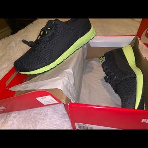 NWT Puma Sneakers 👟 💚